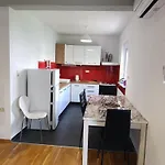 M & M Apartment *